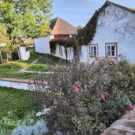 Chaloupka U Mostu Sv Jana V Centru Vodnan Vodňany Exteriér fotografie