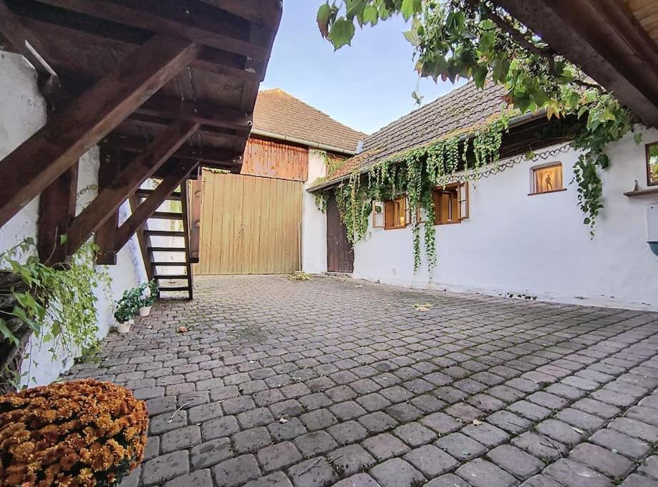 Chaloupka U Mostu Sv Jana V Centru Vodnan Vodňany Exteriér fotografie