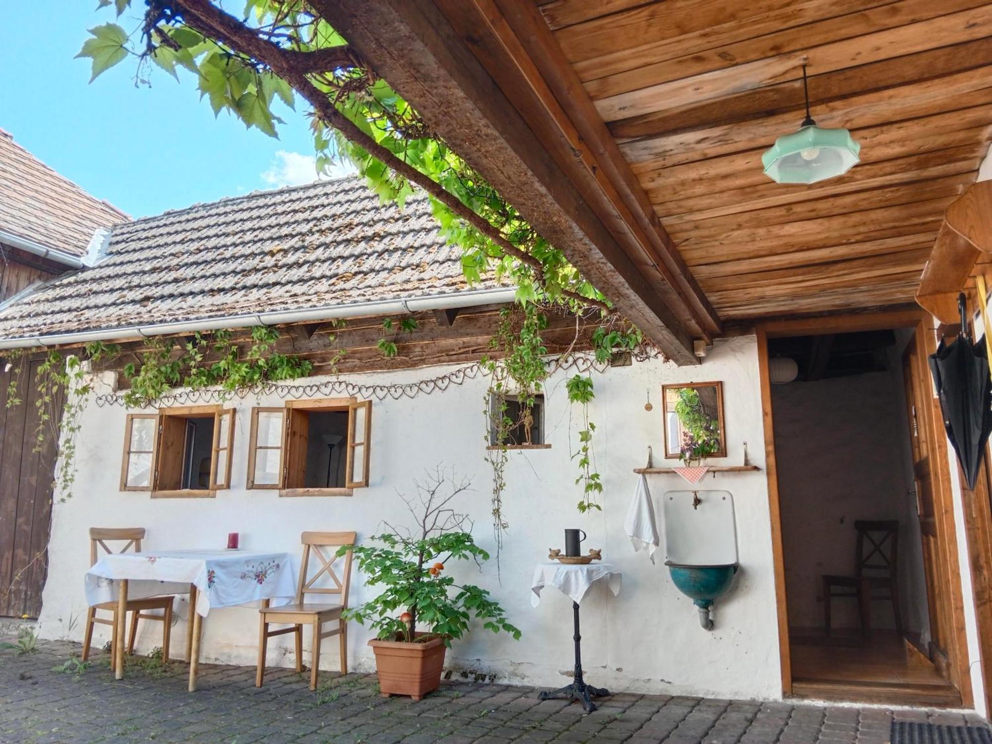 Chaloupka U Mostu Sv Jana V Centru Vodnan Vodňany Exteriér fotografie